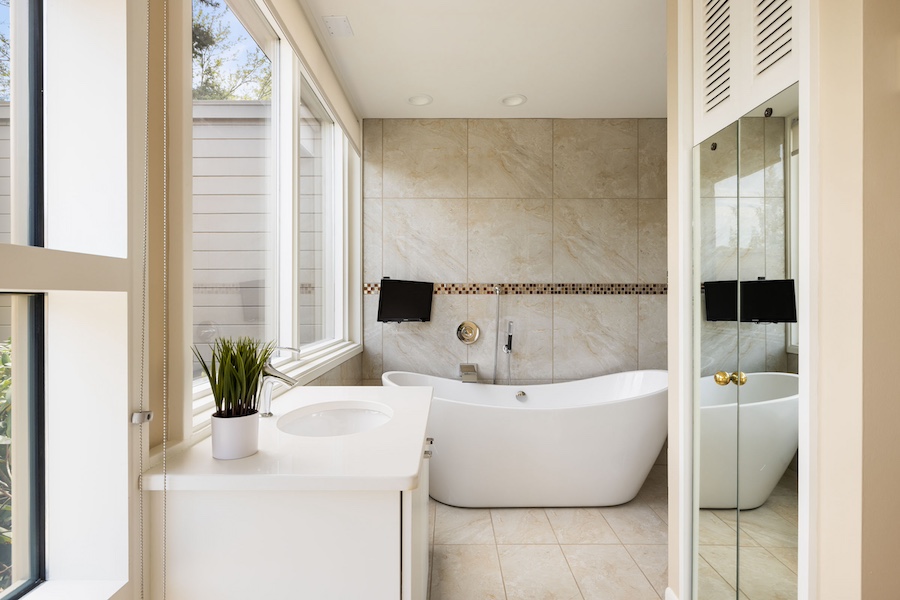 primary bathroom soaking tub