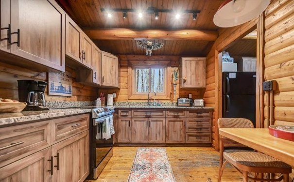 In the Poconos: Lake Ariel Contemporary Log House for Sale