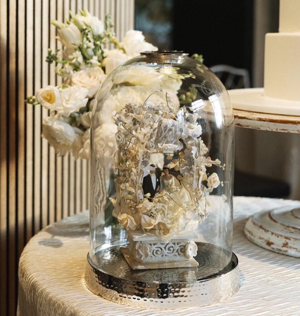 black and white wedding decor