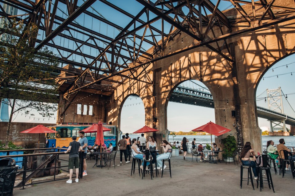 outdoor drinking beer gardens