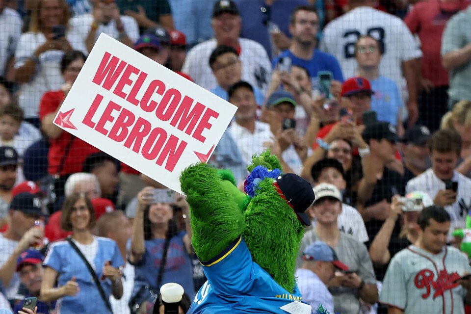 lebron james phillies phanatic